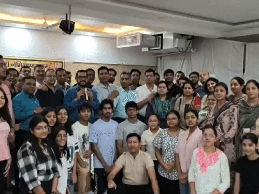 दिल्ली में जैन युवा संगठन का करियर काउंसलिंग सेशन:शालीमार बाग के श्री नेमिनाथ दिगम्बर जैन मंदिर में हुआ आयोजन