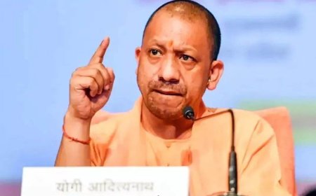 योगी सरकार ने तबादलों में गड़बड़ी पर की बड़ी कार्रवाई, दो आईएएस अधिकारियों को हटाया