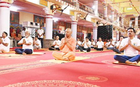 योगी आदित्यनाथ का स्वस्थ तन और मन का संदेश, देखें उत्तर प्रदेश के अंतरराष्ट्रीय योग दिवस की झलकियां