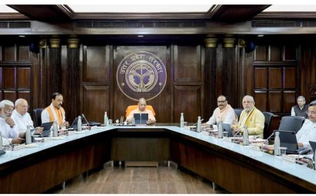 योगी आदित्यनाथ की कैबिनेट बैठक आज: भवन निर्माण में संशोधन और विकास के महत्वपूर्ण प्रस्ताव पर चर्चा