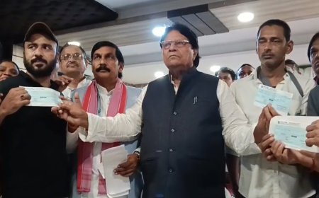 अलहदादपुर मीट कांड: सपा सांसद रामजीलाल सुमन ने घायल लोगों को दी आर्थिक सहायता, सरकार पर उठाए आरोप