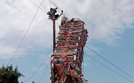 लखीमपुर खीरी: 170 फीट लंबे ताजिया के गिरने से टला बड़ा हादसा, बिजली बंद होने से बचीं जानें