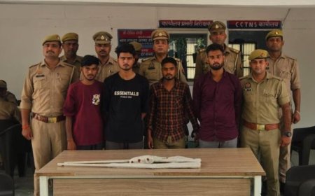 एटा: पुलिस ने कार सवार चार लोगों को किया गिरफ्तार, बरामद हुए दो देसी बंदूक और 315 बोर का तमंचा