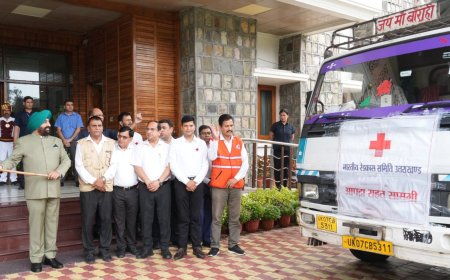 उत्तराखंड: राज्यपाल गुरमीत सिंह ने राजभवन से राहत सामग्री वाहनों को हरी झंडी दिखाई