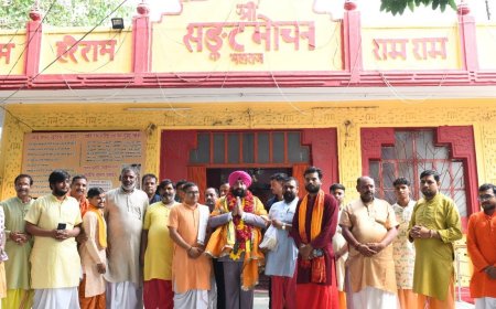 उत्तर प्रदेश: राज्यपाल गुरमीत सिंह ने हनुमान सेतु मंदिर में किया पूजा-अर्चना, प्रदेशवासियों के लिए मांगी सुख-समृद्धि और स्वास्थ्य