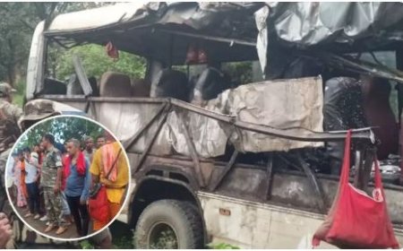 देवघर में कांवड़ियों की बस और ट्रक की टक्कर: 18 की जान गई, 20 हुए घायल