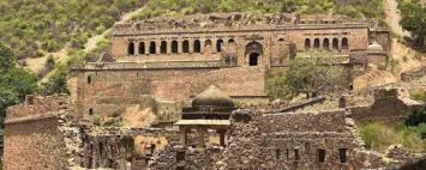 रहस्यमयी भानगढ़ का किला: भारत का सबसे भूतिया किला, जहां सूरज ढलते ही बंद हो जाते हैं दरवाज़े?