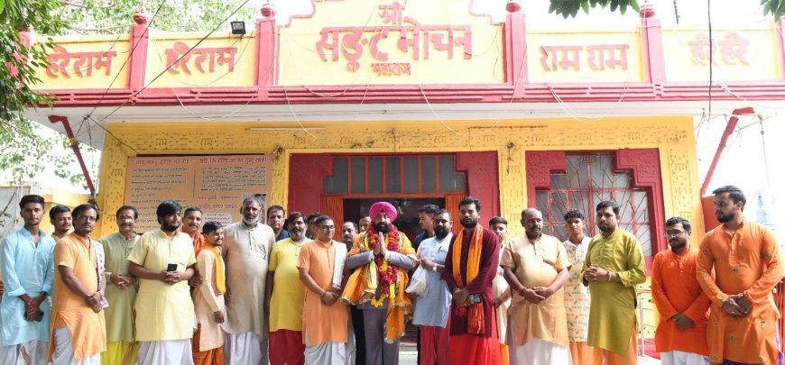 Lucknow:-उत्तराखंड के राज्यपाल गुरमीत सिंह ने हनुमान सेतु मंदिर में हनुमान जी के दर्शन कर पूजन-अर्चना कर की प्रदेश व देशवासियों की सुख,समृद्धि और उत्तम स्वास्थ्य की कामना