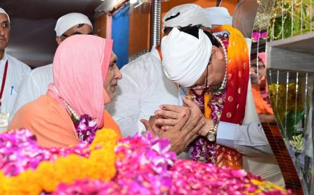 Dehradun: मुख्यमंत्री पुष्कर धामी ने 50वें निर्वाण दिवस पर श्री ब्रह्म निवास आश्रम में किया गौरवमयी प्रतिभाग