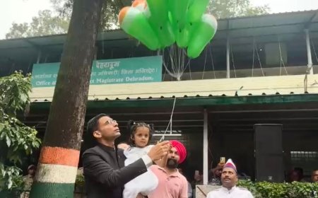 स्वतंत्रता दिवस पर डीएम ने जनपदवासियों को दी शुभकामनाएं