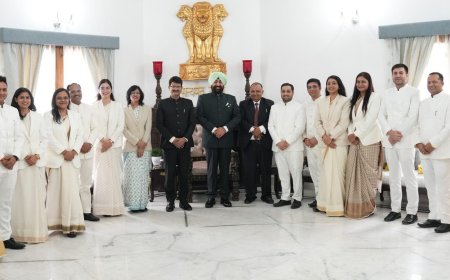 देहरादून: राज्यपाल गुरमीत सिंह से वर्ष-2022 बैच के प्रशिक्षु न्यायिक अधिकारियों की शिष्टाचार भेंट