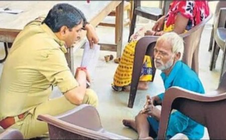 थानेदार ने कुर्सी छोड़कर दिव्यांग की सुनवाई की, इंसानियत की मिसाल पेश की!