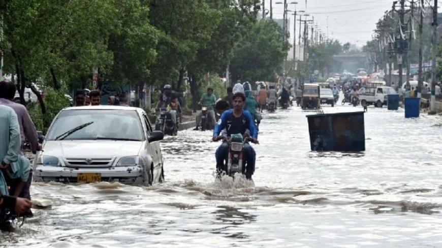 पाकिस्तान में भारी बारिश से हाहाकार, 32 लोगों की मौत, कई लापता 