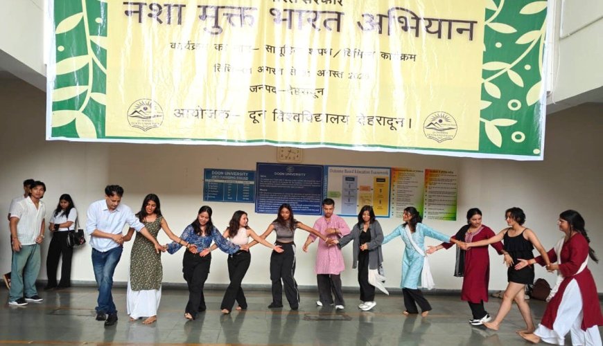 Dehradun:-दून विश्वविद्यालय में नशा मुक्त भारत अभियान के अंतर्गत सामूहिक नृत्य का आयोजन,सामूहिक रूप से लिया गया ‘नशा मुक्त भारत’ का संकल्प