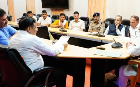 Dehradun: मुख्यमंत्री धामी से मिले राजकीय शिक्षक संघ के पदाधिकारी, उठाई समस्याएं