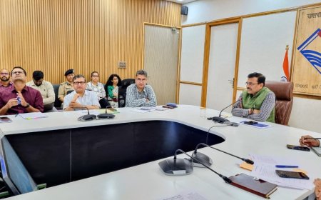 मुख्य सचिव आनन्द बर्द्धन ने सचिवालय में बैठक में विभागों को आउटकम इंडिकेटर्स निर्धारण की दी गई निर्देश