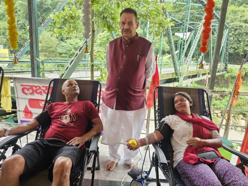 कैबिनेट मंत्री गणेश जोशी का रक्तदान शिविर में योगदान, युवाओं को किया प्रेरित