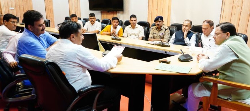 Dehradun: मुख्यमंत्री धामी से मिले राजकीय शिक्षक संघ के पदाधिकारी, उठाई समस्याएं