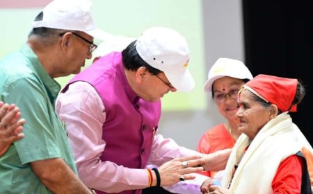 देहरादून: अंतरराष्ट्रीय वृद्धजन दिवस पर सीएम धामी ने वरिष्ठ नागरिकों को किया सम्मानित
