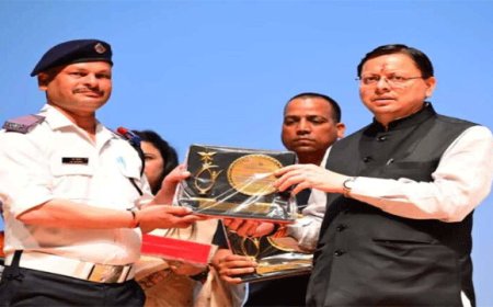 मुख्यमंत्री पुष्कर सिंह धामी ने आपदा राहत में योगदान देने वाले कर्मियों को किया सम्मानित