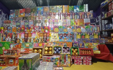 लखनऊ में सबसे सस्ती और शानदार पटाखा मार्केट्स, 1000 रुपये में भरकर लाएं घर