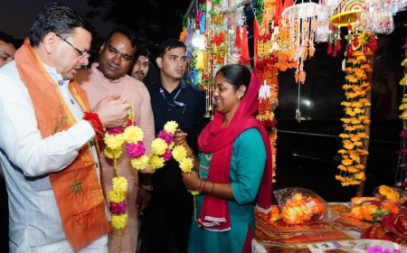 Diwali 2025:-मुख्यमंत्री पुष्कर धामी ने चकराता रोड स्थित स्थानीय दुकानों से की दीपावली की खरीदारी,स्वदेशी उत्पादों को बढ़ावा देने का दिया संदेश