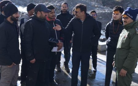 Uttarakhand:-मुख्य सचिव आनन्द बर्द्धन ने केदारनाथ यात्रा व्यवस्थाओं का लिया जायजा,पुनर्निर्माण कार्यों और यात्रियों की सुविधाओं का किया निरीक्षण