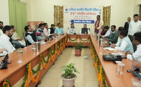 Dehradun:-दून विश्वविद्यालय में सीएम धामी ने अखिल भारतीय विद्यार्थी परिषद के 28 से 30 नवम्बर 2025 को 71वें राष्ट्रीय अधिवेशन के आयोजन से संबंधित केंद्रीय टीम की बैठक में किया प्रतिभाग