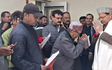 Pithoragarh:-मुख्यमंत्री पुष्कर सिंह धामी पहुंचे मुनस्यारी,जनता और जवानों से किया आत्मीय संवाद