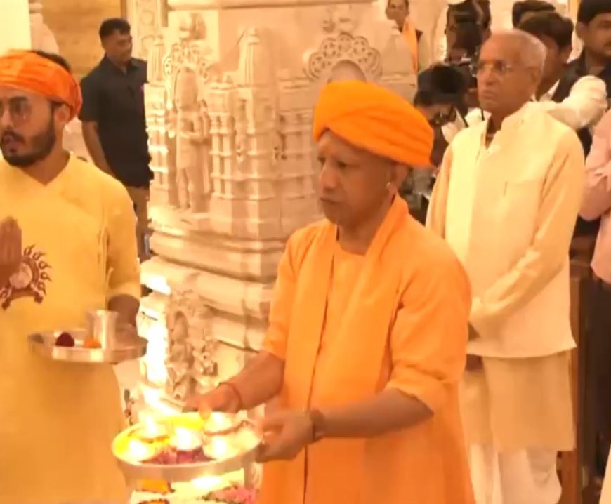 Ayodhya Deepotsav 2025: अयोध्या में भव्य दीपोत्सव की शुरूआत…सीएम योगी ने दीप जलाए, पूरे अयोध्या में रौनक