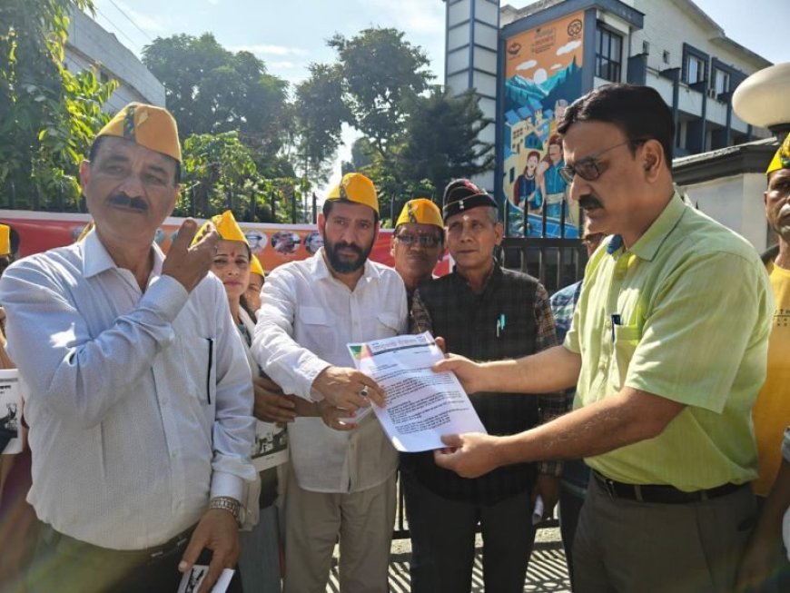 स्मार्ट मीटरों से बढ़े बिजली के बिल, आरआरपी कार्यकर्ताओं ने किया यूपीसीएल पर हंगामा