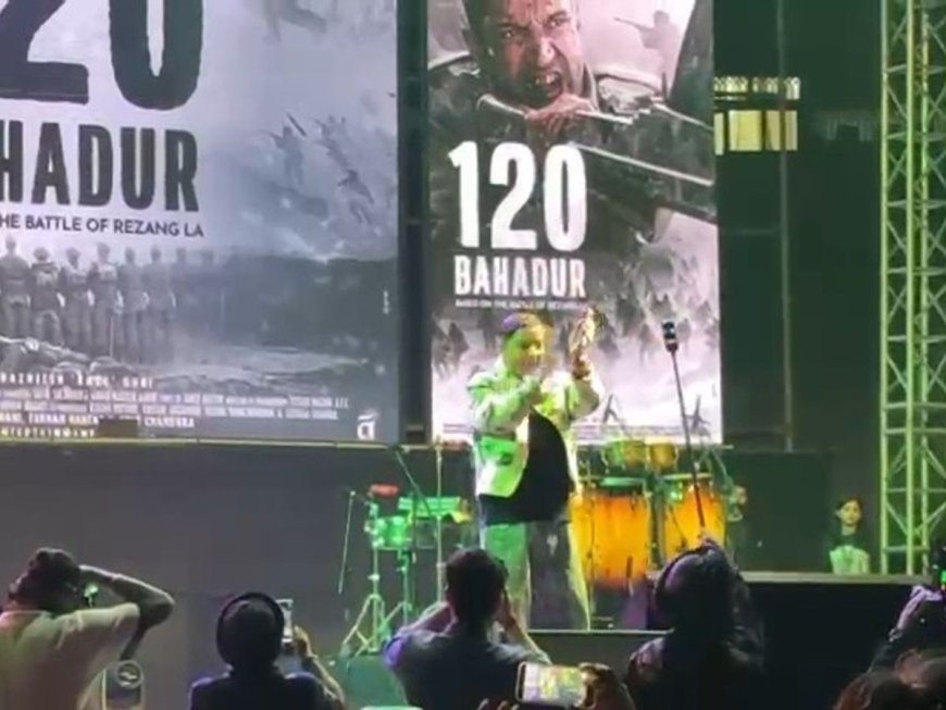 चंडीगढ़ यूनिवर्सिटी में फिल्म ‘120 बहादुर’ के गानों का भव्य लॉन्च, फरहान अख्तर और सुखविंदर सिंह ने भरी देशभक्ति की भावना