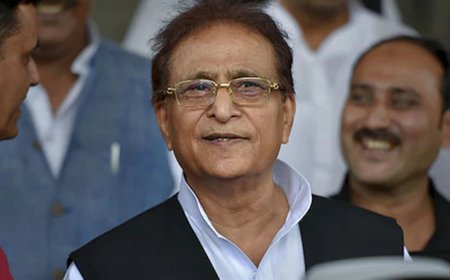 आजम खान को बड़ी राहत : RSS और शिया धर्मगुरु के खिलाफ टिप्पणी मामले में कोर्ट ने किया बरी, पेशी के बाद मुस्कुराते हुए निकले बाहर