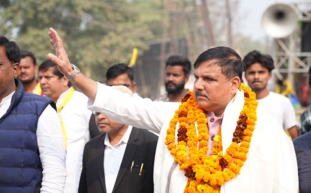 प्रतापगढ़ में संजय सिंह की “रोज़गार दो–सामाजिक न्याय दो” पदयात्रा, सड़कों पर उमड़ा जनसैलाब!