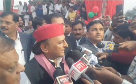 पहलवानी देखने पहुंचे अखिलेश यादव, नेताजी की जयंती पर हुआ था आयोजन