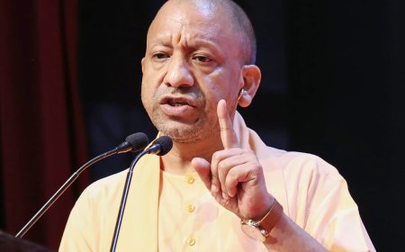 CM Yogi का जिलाधिकारियों को निर्देश, अवैध घुसपैठियों के खिलाफ सख्त कार्रवाई