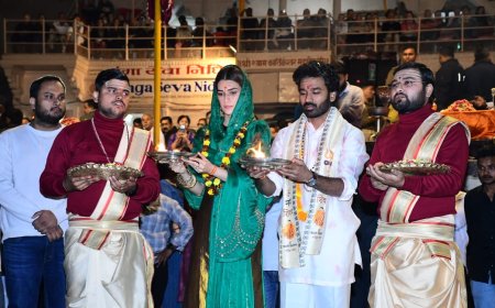 फिल्म “तेरे इश्क में” के प्रमोशन के लिए वाराणसी पहुंचे धनुष और कृति सेनन, बाबा श्री काशी विश्वनाथ और मां गंगा का लिया आशीर्वाद…