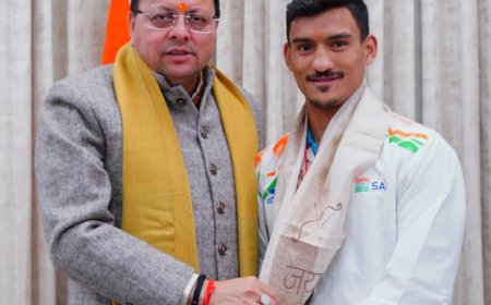 मुख्यमंत्री पुष्कर सिंह धामी से बॉक्सर पवन बर्त्वाल ने शिष्टाचार भेंट की