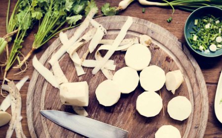 मूली के छिलकों को फेंके नहीं, इन ट्रिक की मदद से करें किचन में इस्तेमाल