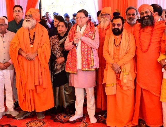 Uttarakhand:-कुंभ-2027 के दिव्य और भव्य आयोजन के लिए सीएम धामी ने अखाड़ों के आचार्यों एवं संतों के साथ की बैठक