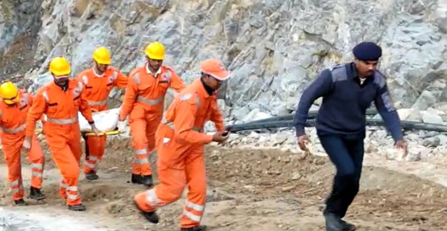 सोनभद्र में पत्थर खदान में बड़ा हादसा, 2 मजदूरों की मौत, कई अन्य के दबे होने की आशंका