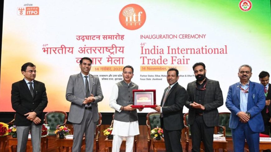 UP पवेलियन में उमडी भीड, बना व्यापार मेले का मुख्य आकर्षण, बोले मंत्री राकेश- IITF-ODOP उत्पादों को देश-विदेश के खरीदारों से मिल रही पहचान