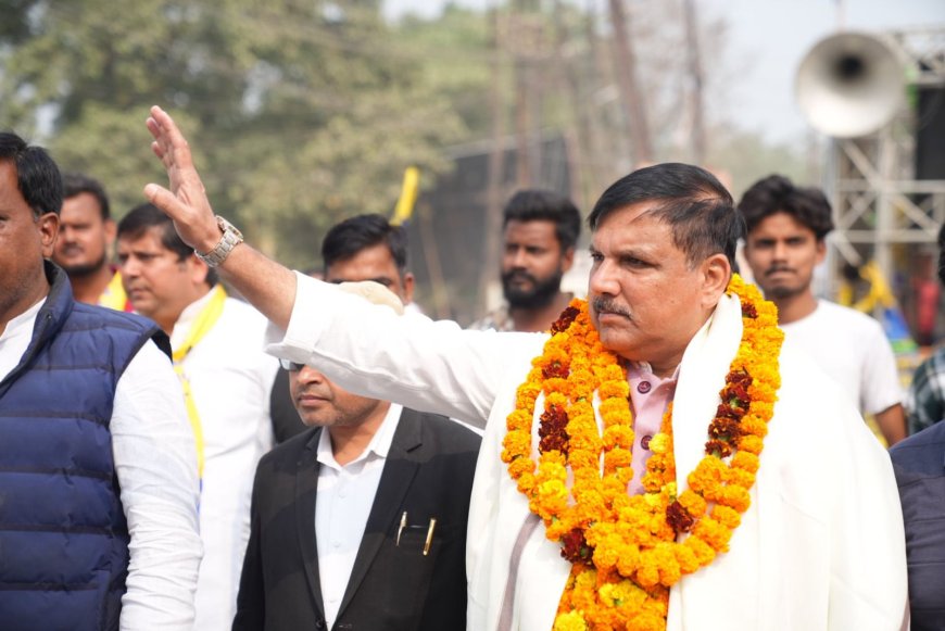 प्रतापगढ़ में संजय सिंह की “रोज़गार दो–सामाजिक न्याय दो” पदयात्रा, सड़कों पर उमड़ा जनसैलाब!