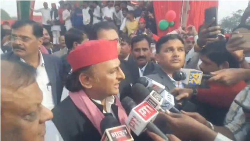 पहलवानी देखने पहुंचे अखिलेश यादव, नेताजी की जयंती पर हुआ था आयोजन