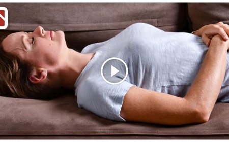 बिना तकिये के 30 रातें सोने के अद्भुत लाभ: पीठ और गर्दन दर्द से छुटकारा का बिना खर्च का उपाय