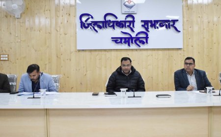 जिलाधिकारी का 20 तथा 25 सूत्री योजनाओं की विस्तृत समीक्षा पर जोर