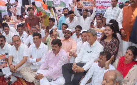 उत्तराखंड कांग्रेस ने महिला आरक्षण के मुद्दे पर गोदियाल के नेतृत्व में किया विधानसभा के सामने धरना प्रदर्शन