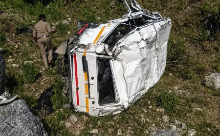 नैनीताल: 200 मीटर गहरी खाई में गिरी बोलेरो, 02 की मौत और 04 घायल