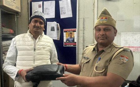 उत्तराखंड: श्रद्धालु का लाखों का बैग लौटाने पर पुलिस ने दिखाई ईमानदारी की मिसाल