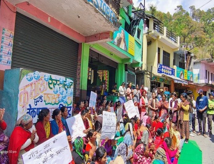 Nainital: मंगोली-बजून में शराब की दुकान का विरोध, महिलाओं का अनशन जारी - Netaa Nagari